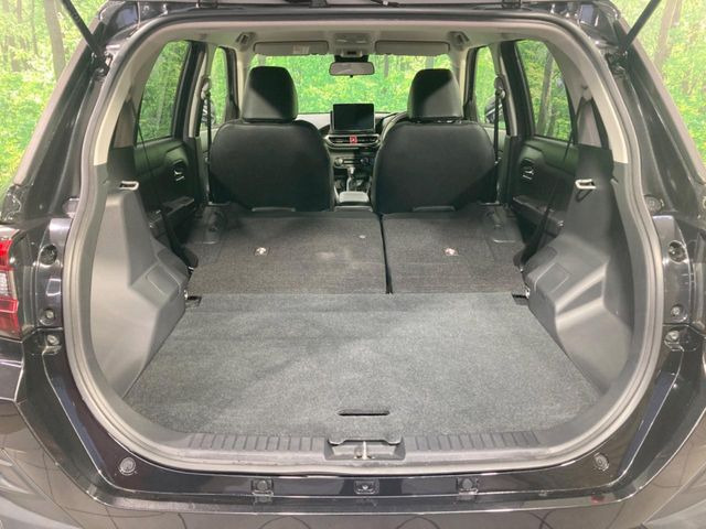 普段のお買い物や通勤、送迎等に十分な荷室スペースを確保しております。セカンドシートを倒すと、大きな荷物の積載も可能です♪