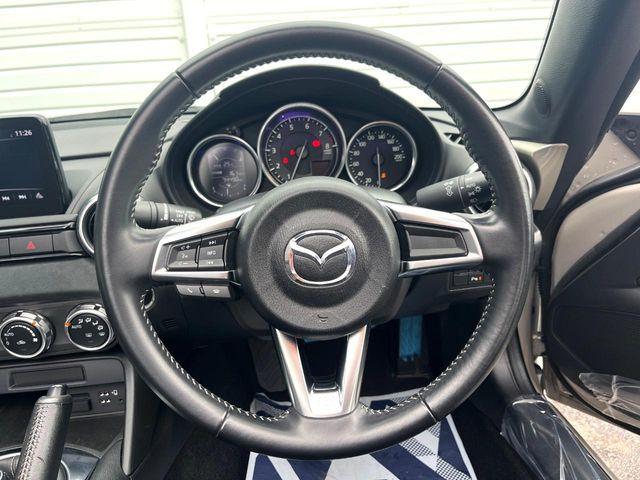 【純正革巻きステアリング】上質な革を使用することで、手にしっかり馴染みとても運転しやすいハンドルです♪