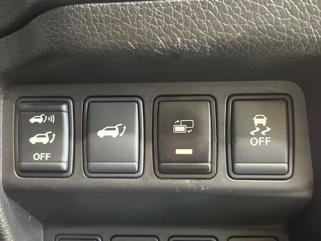 【パワーバックドア】スマートキーや運転席のボタンを押すだけでリアゲートが自動で開閉します!荷物を持っている時や、高い位置にあるバックドアを閉める際に便利な機能です♪