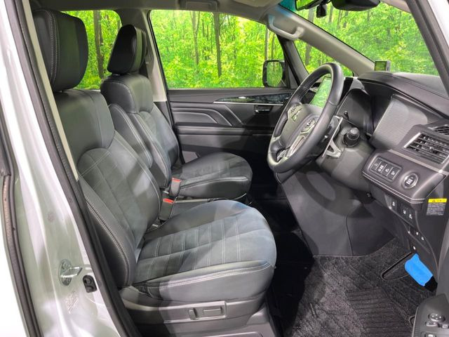 運転席シート廻りは使用感も少なく、良好な状態となっています。丁寧に使われていたことがよくわかりますね。