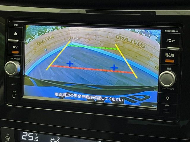 【バックカメラ】駐車時に後方がリアルタイム映像で確認できます。大型商業施設や立体駐車場での駐車時や、夜間のバック時に大活躍!運転スキルに関わらず、今や必須となった装備のひとつです!