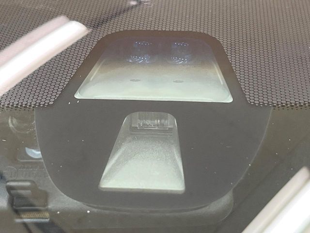 【シティブレーキアクティブシステム】低速走行中に前方の車両等を認識し、衝突しそうな時は警報とブレーキで衝突回避と被害軽減をアシスト。より安全にドライブをお楽しみいただけます。