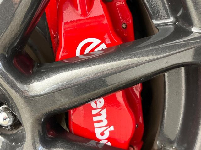 【ブレンボ製キャリパー】ハイパワー車両には強力なブレーキが必須!世界のスーパーカーにも採用されるイタリアの高級メーカー「ブレンボ」を装着!色鮮やかなキャリパーがスポーティな印象を引き立てます♪