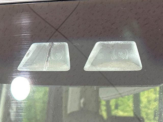 【スマートアシスト】走行中に前方の車両等を認識し、衝突しそうな時は警報とブレーキで衝突回避と被害軽減をアシスト。より安全にドライブをお楽しみいただけます。