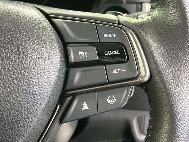 【アダプティブクルーズコントロール】高速道路での長距離走行が楽に!!自動で速度を保つクルーズコントロールが、衝突軽減システムと連携し、前方の車両を感知して車間を保つように速度調節してくれます!!