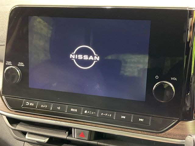 【純正ナビ】人気の純正ナビを装備。オーディオ機能も充実しており、Bluetooth接続すればお持ちのスマホやMP3プレイヤーの音楽を再生可能!毎日の運転がさらに楽しくなります!!