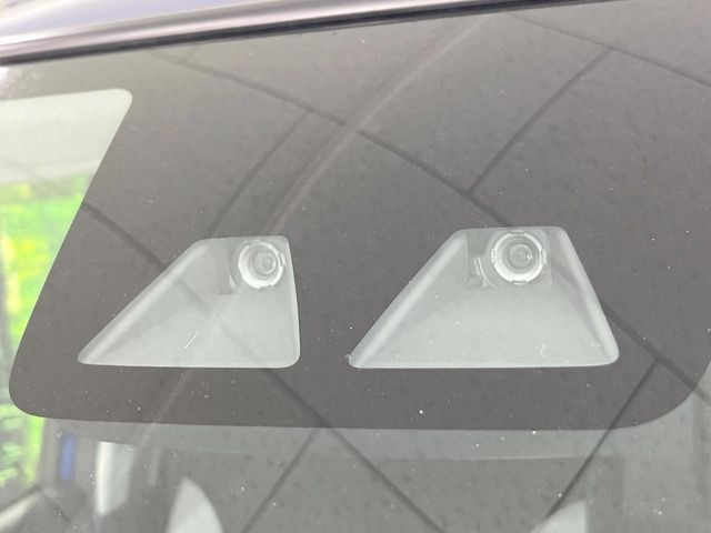 【スマートアシスト】走行中に前方の車両等を認識し、衝突しそうな時は警報とブレーキで衝突回避と被害軽減をアシスト。より安全にドライブをお楽しみいただけます。