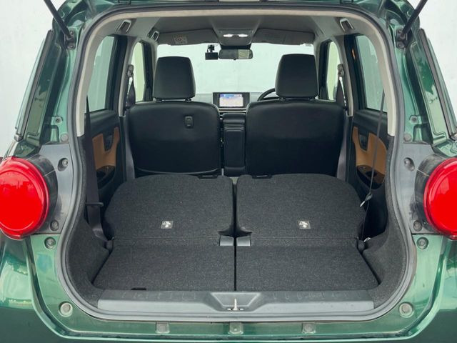 普段のお買い物や通勤、送迎等に十分な荷室スペースを確保しております。セカンドシートを倒すと、大きな荷物の積載も可能です♪
