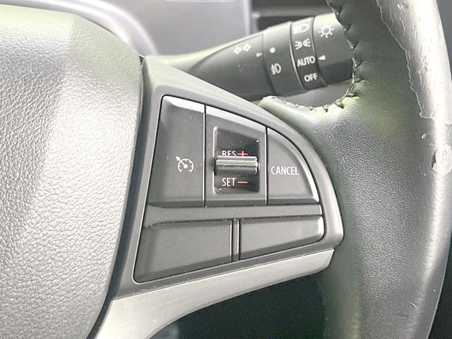 【クルーズコントロール】高速道路もラクラク走行。アクセルを離しても一定速度で走行ができ、長距離運転時の負担を軽減!加速・減速も簡単なスイッチ操作で調整できます。