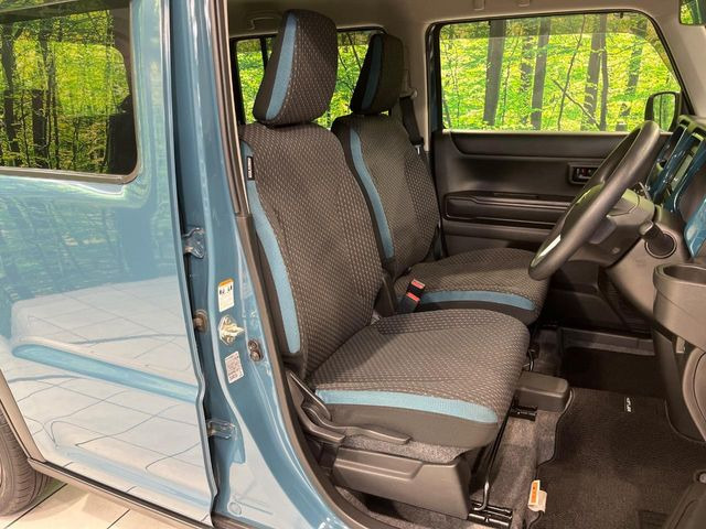 運転席シート廻りは使用感も少なく、良好な状態となっています。丁寧に使われていたことがよくわかりますね。