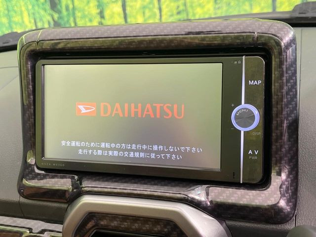 【純正ナビ】人気の純正ナビを装備しております。ナビの使いやすさはもちろん、オーディオ機能も充実!キャンプや旅行はもちろん、通勤や買い物など普段のドライブも楽しくなるはず♪