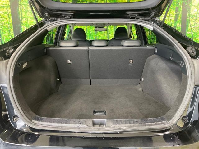 積み下ろしのしやすいデッキにはたっぷりと荷物を積み込んでいただけます。遊びから仕事まで、様々なシーンで頼れます♪