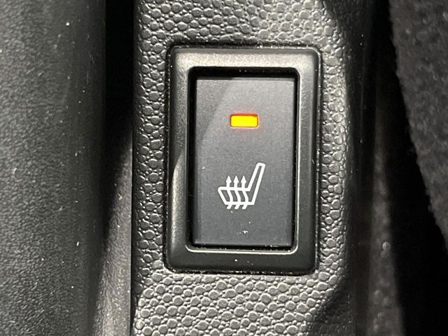 【シートヒーター】寒い日に重宝するシートヒーター!エアコンより早く温まってくれるので寒がりの人も安心ですね♪エアコンの温風は乾燥するから苦手、という方にもをおすすめです。