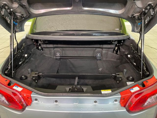積み下ろしのしやすいデッキにはたっぷりと荷物を積み込んでいただけます。遊びから仕事まで、様々なシーンで頼れます♪
