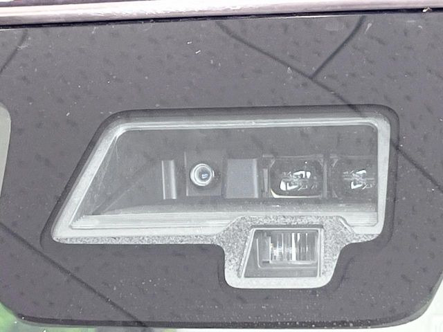 【スズキ セーフティサポート】走行中に前方の車両等を認識し、衝突しそうな時は警報とブレーキで衝突回避と被害軽減をアシスト。より安全にドライブをお楽しみいただけます。