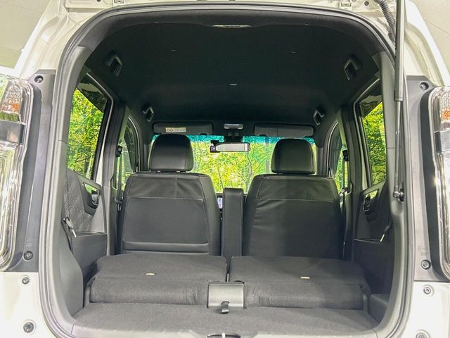 普段のお買い物や通勤、送迎等に十分な荷室スペースを確保しております。セカンドシートを倒すと、大きな荷物の積載も可能です♪
