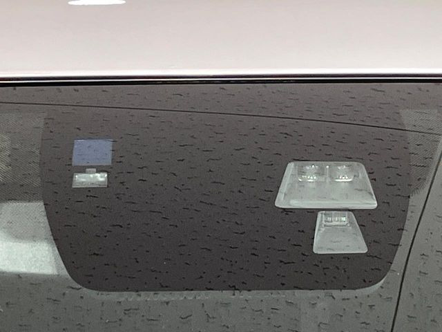 【スマートブレーキサポート】走行中に前方の車両等を認識し、衝突しそうな時は警報とブレーキで衝突回避と被害軽減をアシスト。より安全にドライブをお楽しみいただけます。
