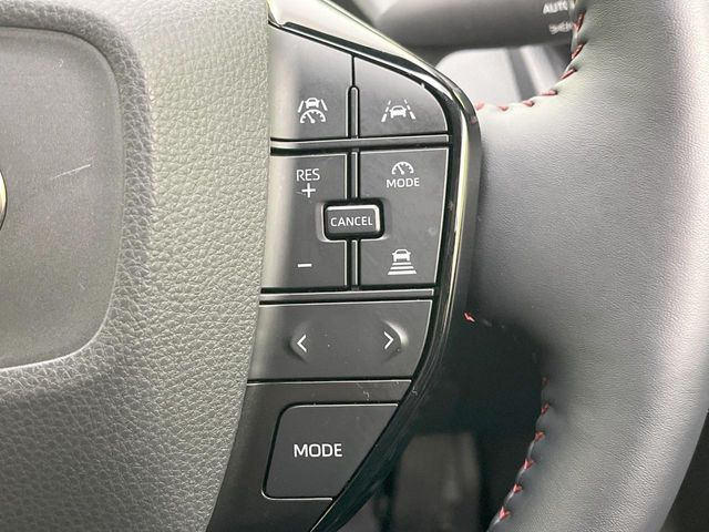 【レーダークルーズコントロール】高速道路での長距離走行が楽に!!自動で速度を保つクルーズコントロールが、衝突軽減システムと連携し、前方の車両を感知して車間を保つように速度調節してくれます!!