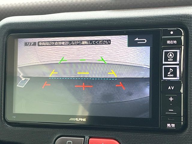 【バックカメラ】駐車時に後方がリアルタイム映像で確認できます。大型商業施設や立体駐車場での駐車時や、夜間のバック時に大活躍!運転スキルに関わらず、今や必須となった装備のひとつです!