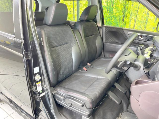 運転席シート廻りは使用感も少なく、良好な状態となっています。丁寧に使われていたことがよくわかりますね。