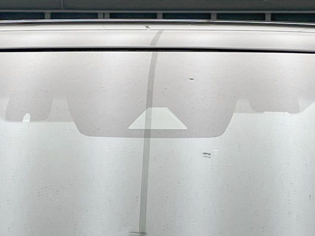 【トヨタセーフティセンス】走行中に前方の車両等を認識し、衝突しそうな時は警報とブレーキで衝突回避と被害軽減をアシスト。より安全にドライブをお楽しみいただけます。