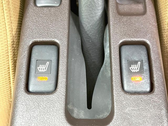 【シートヒーター】寒い日に重宝するシートヒーター!エアコンより早く温まってくれるので寒がりの人も安心ですね♪エアコンの温風は乾燥するから苦手、という方にもをおすすめです。