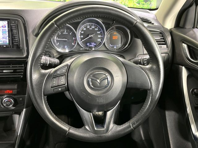 インパネシフトならハンドルからの移動距離が短く操作もスムーズ!また、足元が広くなりすっきりしますので、大柄な方でも快適にお過ごしいただけます。