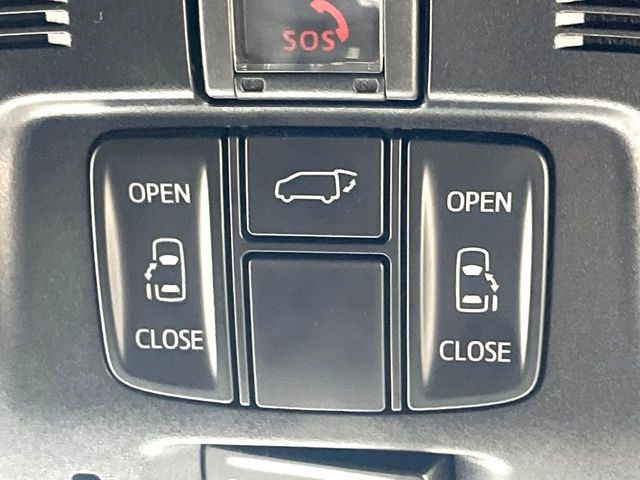 【両側パワースライドドア】スマートキーや運転席のスイッチで後席両側スライドドアの開閉が可能♪電動だから力を入れてドアを開ける必要が無く、小さなお子様でも簡単に開け閉めでき快適です♪