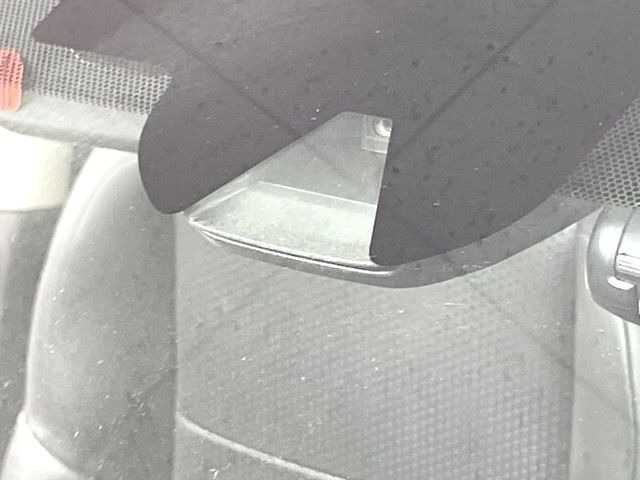 【エマージェンシーブレーキ】走行中に前方の車両等を認識し、衝突しそうな時は警報とブレーキで衝突回避と被害軽減をアシスト。より安全にドライブをお楽しみいただけます。
