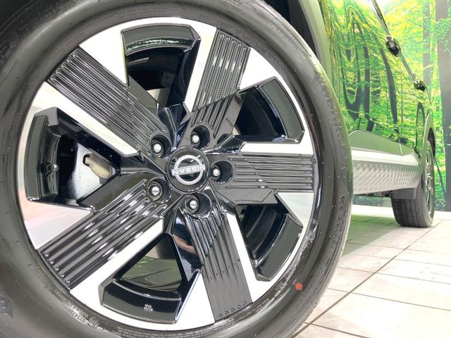 �y����17�C���`�A���~�z�C�[���z�O�ςɃ}�b�`���������A���~�z�C�[���𑕒����Ă���܂��B�e��ЊO�A���~�z�C�[����A�X�^�b�h���X�^�C�����戵�����Ă���܂��B���񂲑��k����������