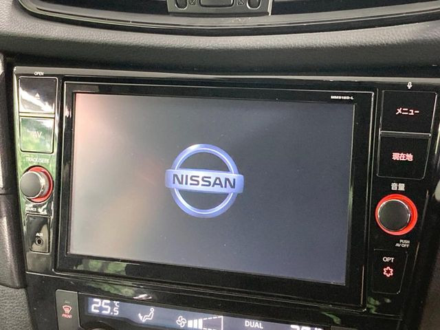 【大画面ナビ】人気の大型9インチナビを装備。存在感のある大画面はインパクト大!ナビ利用時のマップ表示は見やすく、テレビやDVDは臨場感がアップ!いつものドライブがグッと楽しくなります♪