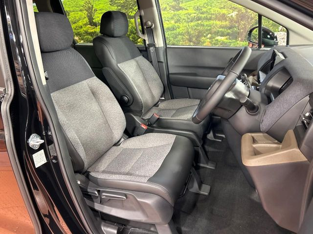 もちろん車内はキレイです♪よりクリーンな状態をキープしたいお客様には『ナノゾーンコート』がおすすめ!新型コロナウイルス対策や、除菌・消臭に効果を発揮し多くの方にご好評いただいております。