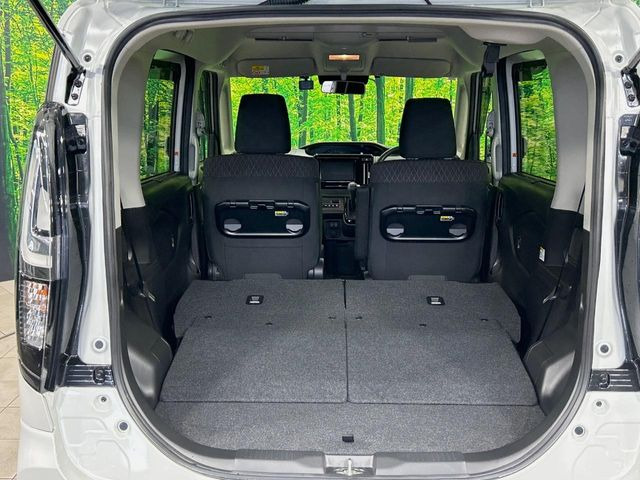 普段のお買い物や通勤、送迎等に十分な荷室スペースを確保しております。セカンドシートを倒すと、大きな荷物の積載も可能です♪