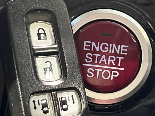 �yHonda�X�}�[�g�L�[�z�J�o����|�P�b�g�ɓ��ꂽ�܂܂ł��h�A�̎{���E�������\�ȃX�}�[�g�L�[�𑕔��B�G���W���̃I���E�I�t�����J�M�����o���K�v����������Ƃ��Ă��֗��ł���