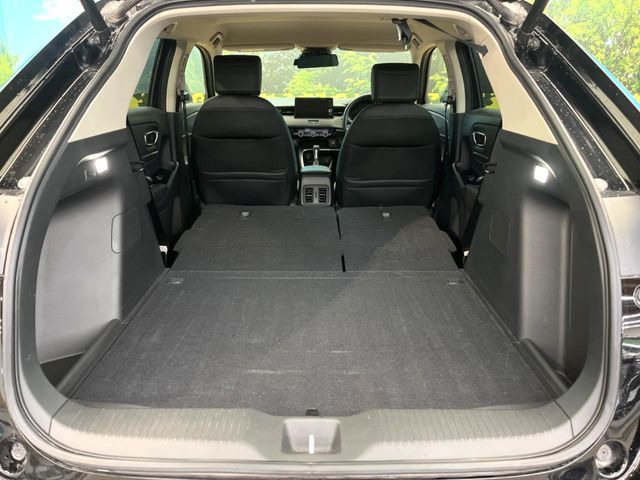 普段のお買い物や通勤、送迎等に十分な荷室スペースを確保しております。セカンドシートを倒すと、大きな荷物の積載も可能です♪