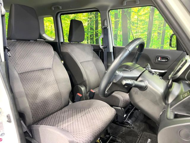 運転席シート廻りは使用感も少なく、良好な状態となっています。丁寧に使われていたことがよくわかりますね。