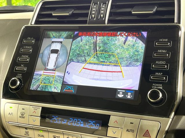 【パノラミックビューモニター】専用のカメラにより、上から見下ろしたような視点で360度クルマの周囲を確認することができます☆死角部分も確認しやすく、狭い場所での切り返しや駐車もスムーズに行えます。