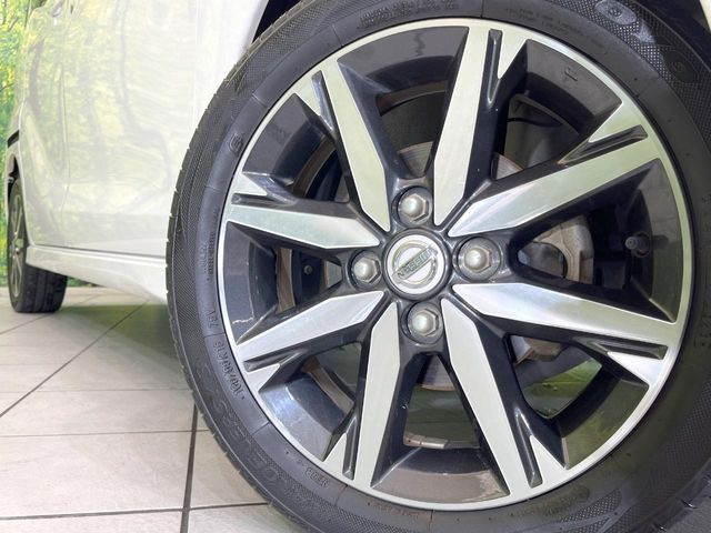 �y�����C���`�A���~�z�C�[���z�O�ςɃ}�b�`���������A���~�z�C�[���𑕒����Ă���܂��B�e��ЊO�A���~�z�C�[����A�X�^�b�h���X�^�C�����戵�����Ă���܂��B���񂲑��k����������