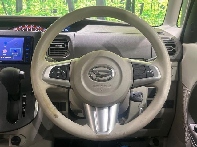 インテリアに合わせたデザインのステアリングは、運転される方のことも考え、運転しやすい形状、大きさです。是非一度、実際に触ってお確かめください。