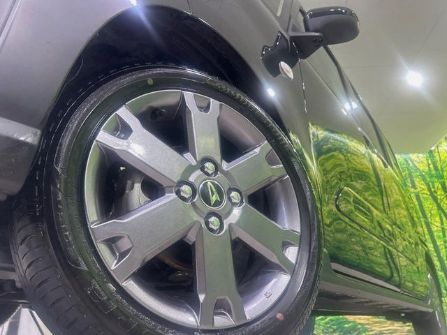 �y����15�C���`�A���~�z�C�[���z�O�ςɃ}�b�`���������A���~�z�C�[���𑕒����Ă���܂��B�e��ЊO�A���~�z�C�[����A�X�^�b�h���X�^�C�����戵�����Ă���܂��B���񂲑��k����������