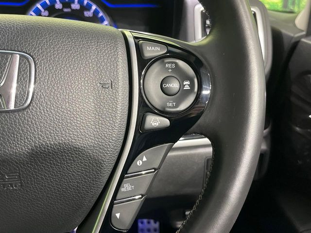 【アダプティブクルーズコントロール】高速道路での長距離走行が楽に!!自動で速度を保つクルーズコントロールが、衝突軽減システムと連携し、前方の車両を感知して車間を保つように速度調節してくれます!!