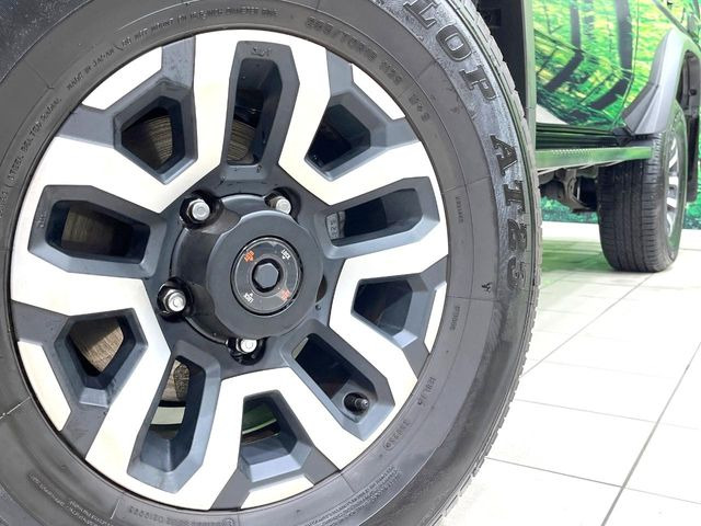 �y����18�C���`�A���~�z�C�[���z�O�ςɃ}�b�`���������A���~�z�C�[���𑕒����Ă���܂��B�e��ЊO�A���~�z�C�[����A�X�^�b�h���X�^�C�����戵�����Ă���܂��B���񂲑��k����������