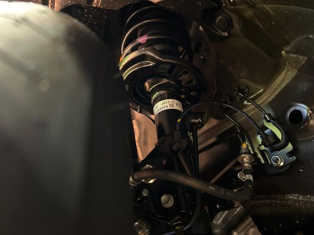 お車を安心してお乗りいただく為には、足回りの定期点検が欠かせません。サービスサポート(有償保証)では無料点検もご提供しており、安心のカーライフをお過ごしいただけるサポート体制が整っています。