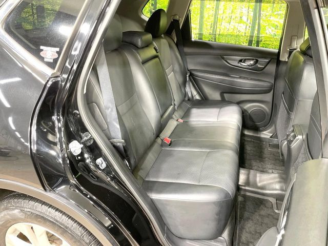 後部座席も気になるようなキズ・汚れやへたり等、大きなダメージはなく、良好な状態です。