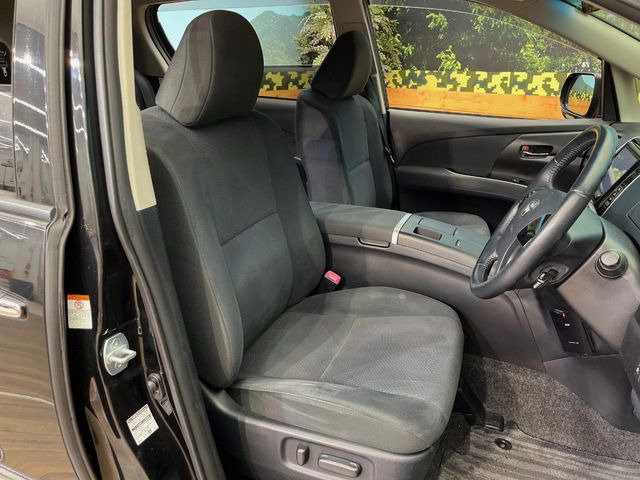 運転席シート廻りは使用感も少なく、良好な状態となっています。丁寧に使われていたことがよくわかりますね。
