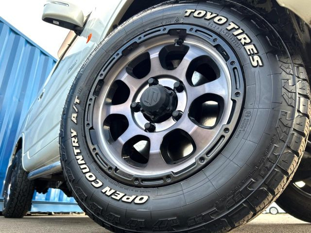 �y16�C���`�A���~�z�C�[���z�O�ςɃ}�b�`�����A���~�z�C�[���𑕒����Ă���܂��B�e��A���~�z�C�[����A�X�^�b�h���X�^�C�����戵�����Ă���܂��B���񂲑��k����������