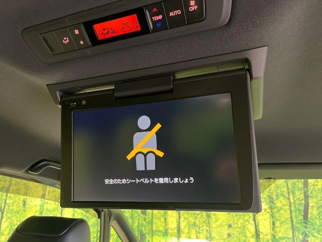 【フリップダウンモニター】大画面モニターで後席でもエンタメをお楽しみいただけます。小さなお子様にも大人気の装備です♪