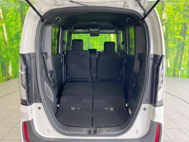 普段のお買い物や通勤、送迎等に十分な荷室スペースを確保しております。セカンドシートを倒すと、大きな荷物の積載も可能です♪