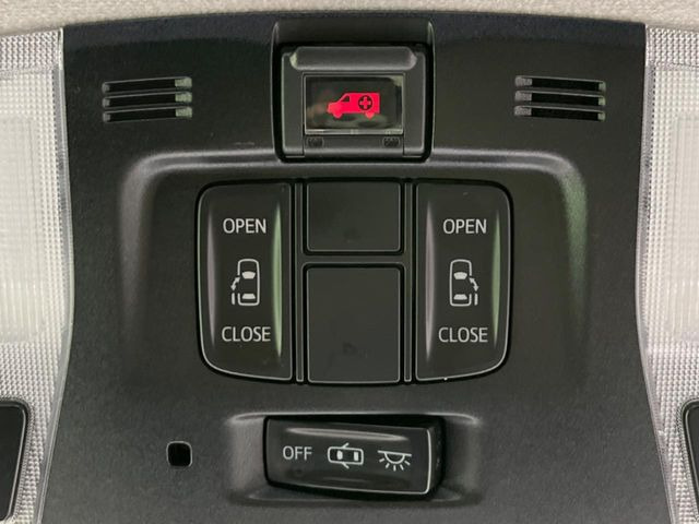 【両側パワースライドドア】スマートキーや運転席のスイッチで後席両側スライドドアの開閉が可能♪電動だから力を入れてドアを開ける必要が無く、小さなお子様でも簡単に開け閉めでき快適です♪