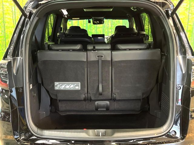 積み下ろしのしやすいデッキにはたっぷりと荷物を積み込んでいただけます。遊びから仕事まで、様々なシーンで頼れます♪